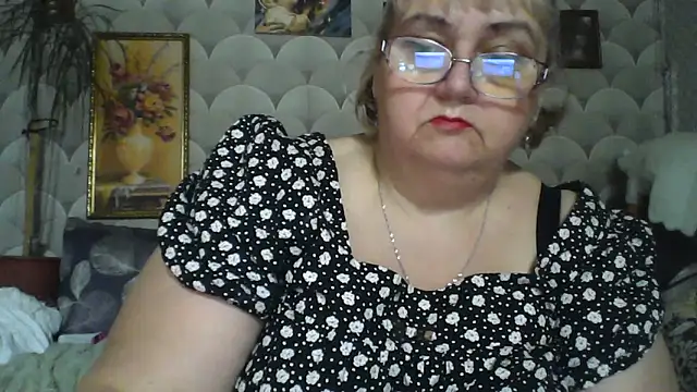 Snapshot of MarinaFarina53 chatting on 06-12-26, 06:45 MarinaFarina53 online show from 06-12-26, 06:45