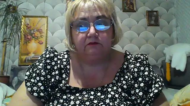 Snapshot of MarinaFarina53 chatting on 06-14-26, 06:43 MarinaFarina53 online show from 06-14-26, 06:43