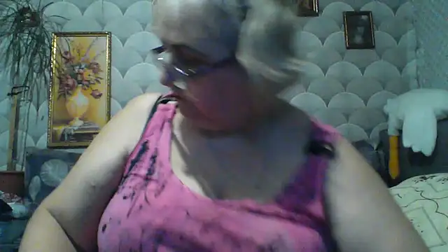 Snapshot of MarinaFarina53 chatting on 06-17-26, 05:36 MarinaFarina53 online show from 06-17-26, 05:36