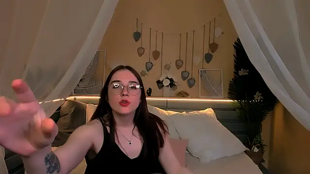 Snapshot of Maya_Winters chatting on 05-12-26, 10:45 Maya Winters online show from 05-12-26, 10:45