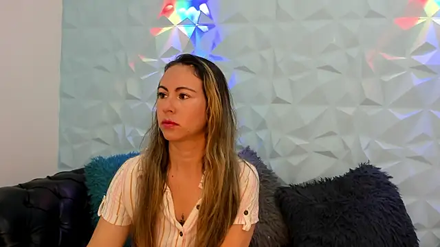 Snapshot of lindsay_cg chatting on 05-15-26, 12:23 lindsay cg online show from 05-15-26, 12:23