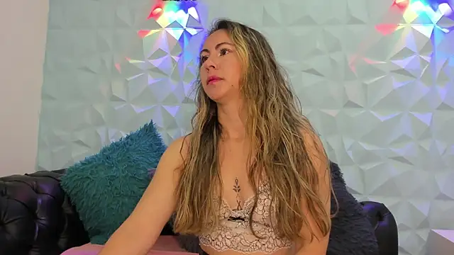 Snapshot of lindsay_cg chatting on 05-18-26, 12:55 lindsay cg online show from 05-18-26, 12:55