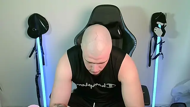 Snapshot of Bigbaald chatting on 05-21-26, 08:10 Bigbaald online show from 05-21-26, 08:10