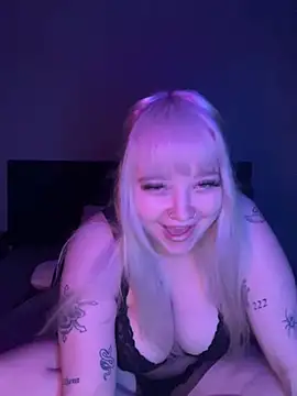 Snapshot of xxcocoaxx26 chatting on 05-29-26, 08:18 xxcocoaxx26 online show from 05-29-26, 08:18