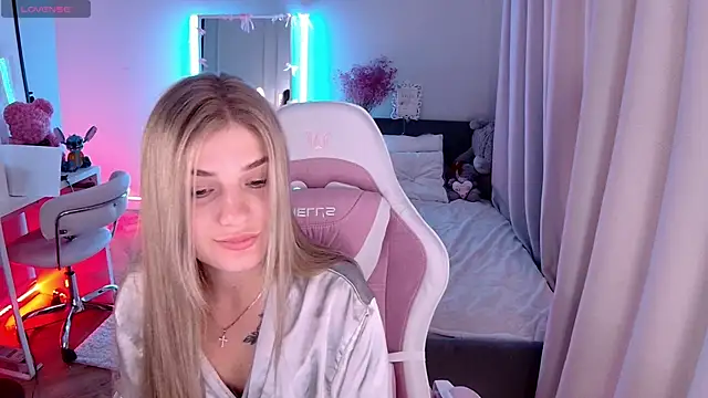 Snapshot of Leri_One chatting on 05-14-26, 06:31 Leri One online show from 05-14-26, 06:31