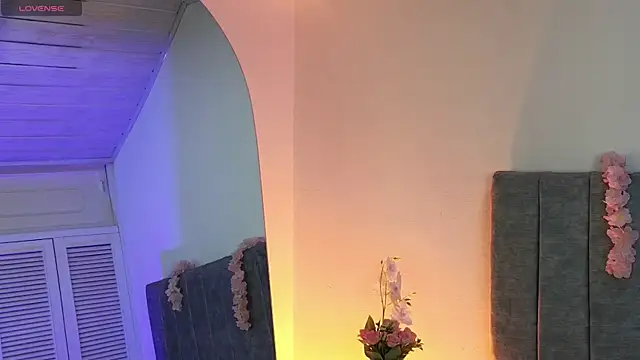 Snapshot of Antonella_1998 chatting on 07-15-26, 01:05 Antonella 1998 online show from 07-15-26, 01:05