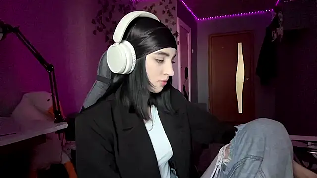 Snapshot of NightFoxxx chatting on 06-04-26, 10:32 NightFoxxx online show from 06-04-26, 10:32