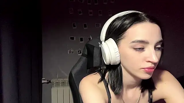 Snapshot of NightFoxxx chatting on 06-05-26, 01:39 NightFoxxx online show from 06-05-26, 01:39
