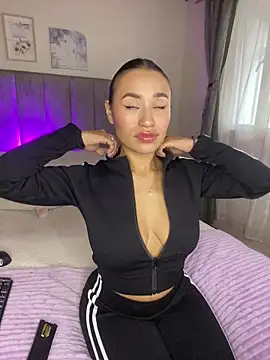 Snapshot of Victoria_Hils chatting on 05-29-26, 04:16 Victoria Hils online show from 05-29-26, 04:16