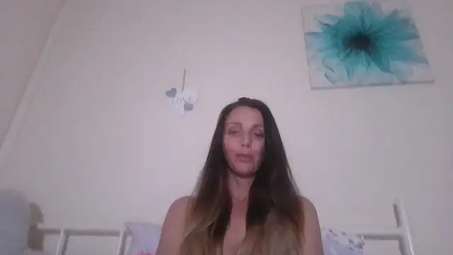 LouiseLovell online show from 06-04-26, 10:21