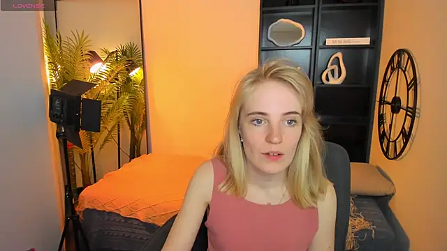 Snapshot of IrmaRonn chatting on 05-25-26, 10:43 IrmaRonn online show from 05-25-26, 10:43