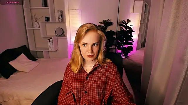 Snapshot of IrmaRonn chatting on 06-03-26, 02:33 IrmaRonn online show from 06-03-26, 02:33