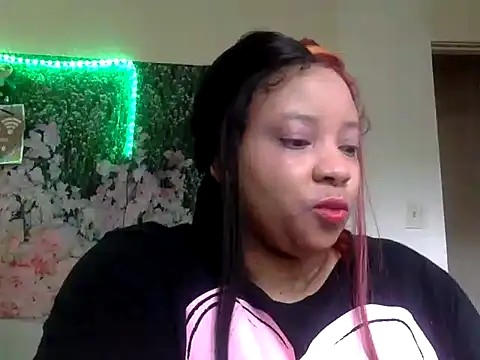 Snapshot of Fetiishjoiqueen chatting on 06-01-26, 06:20 Fetiishjoiqueen online show from 06-01-26, 06:20