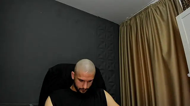Snapshot of TroyWadee chatting on 06-07-26, 04:16 TroyWadee online show from 06-07-26, 04:16
