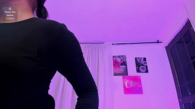 Snapshot of Emma_Moretti1 chatting on 05-14-26, 01:18 Emma Moretti1 online show from 05-14-26, 01:18
