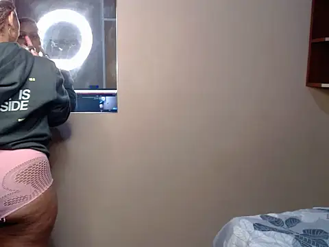 Snapshot of Thique_DollX chatting on 06-20-26, 12:36 Thique DollX online show from 06-20-26, 12:36