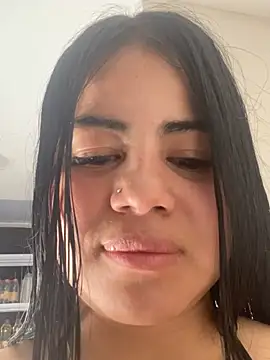 Snapshot of zoe_martinez chatting on 05-25-26, 07:31 zoe martinez online show from 05-25-26, 07:31