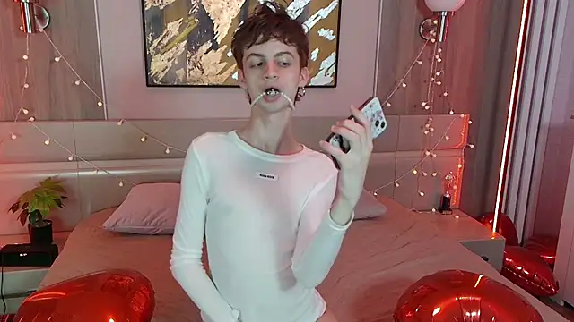 Snapshot of Bimbo_boy_ chatting on 05-19-26, 01:28 Bimbo boy online show from 05-19-26, 01:28