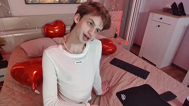 Snapshot of Bimbo_boy_ chatting on 06-05-26, 04:56 Bimbo boy online show from 06-05-26, 04:56