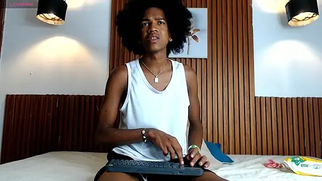 Snapshot of Afrowayuu chatting on 05-16-26, 05:56 Afrowayuu online show from 05-16-26, 05:56