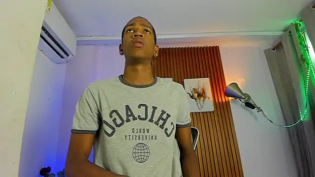 Snapshot of Afrowayuu chatting on 05-28-26, 05:32 Afrowayuu online show from 05-28-26, 05:32