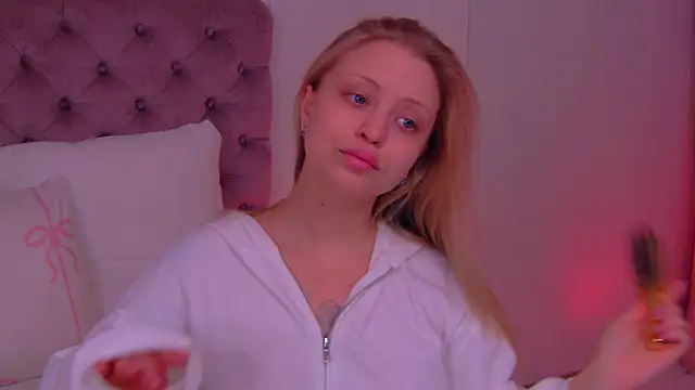 Snapshot of DorissHilton chatting on 06-28-26, 06:03 DorissHilton online show from 06-28-26, 06:03