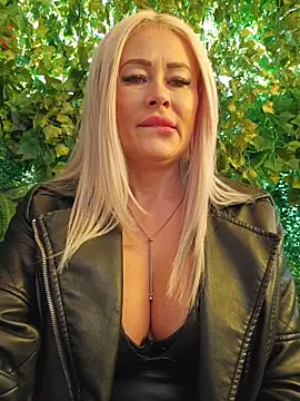 Snapshot of MILFBARBY chatting on 11-08-25, 08:14 MILFBARBY online show from 11-08-25, 08:14