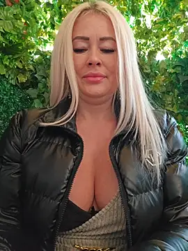 Snapshot of MILFBARBY chatting on 11-29-25, 08:17 MILFBARBY online show from 11-29-25, 08:17