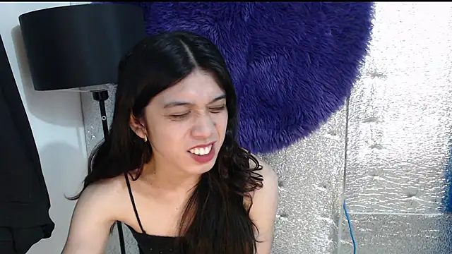 Snapshot of RoseAmarie chatting on 05-18-26, 04:46 RoseAmarie online show from 05-18-26, 04:46