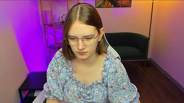 Snapshot of MiaNoon chatting on 06-01-26, 10:28 MiaNoon online show from 06-01-26, 10:28