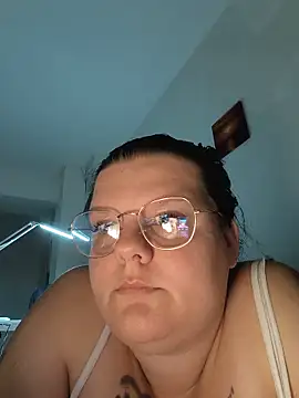 Snapshot of BadMommyyyyy chatting on 05-22-26, 11:27 BadMommyyyyy online show from 05-22-26, 11:27