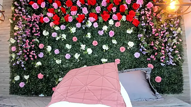 Snapshot of ViolettGracee chatting on 06-19-26, 12:53 ViolettGracee online show from 06-19-26, 12:53