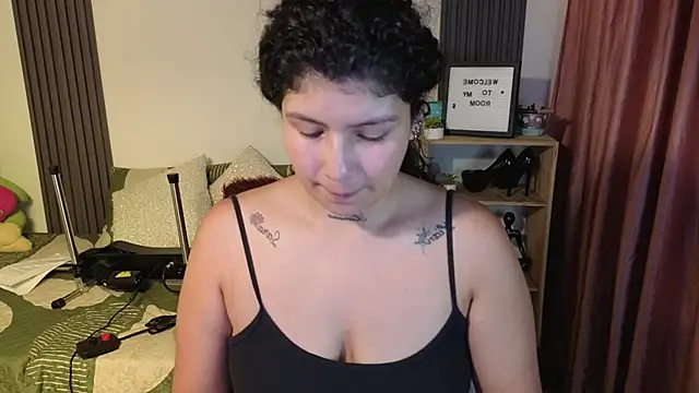 Snapshot of LadyVelvett chatting on 05-14-26, 10:44 LadyVelvett online show from 05-14-26, 10:44