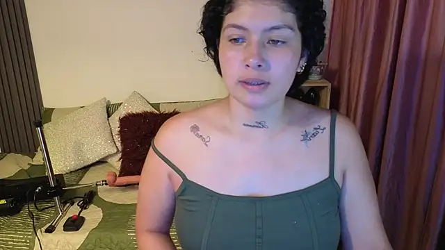Snapshot of LadyVelvett chatting on 05-16-26, 02:27 LadyVelvett online show from 05-16-26, 02:27
