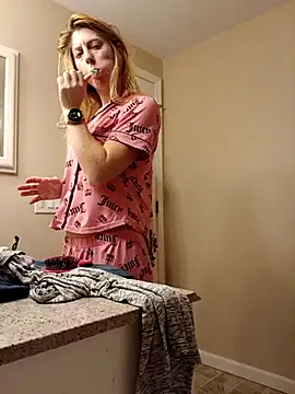 Snapshot of daddys_girl333 chatting on 06-21-26, 02:03 daddys girl333 online show from 06-21-26, 02:03
