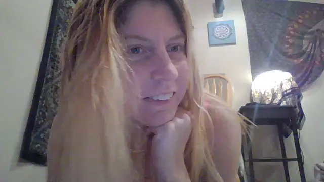 Snapshot of daddys_girl333 chatting on 07-18-26, 02:38 daddys girl333 online show from 07-18-26, 02:38