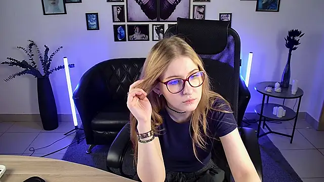 Snapshot of lanafitch chatting on 06-11-26, 10:24 lanafitch online show from 06-11-26, 10:24