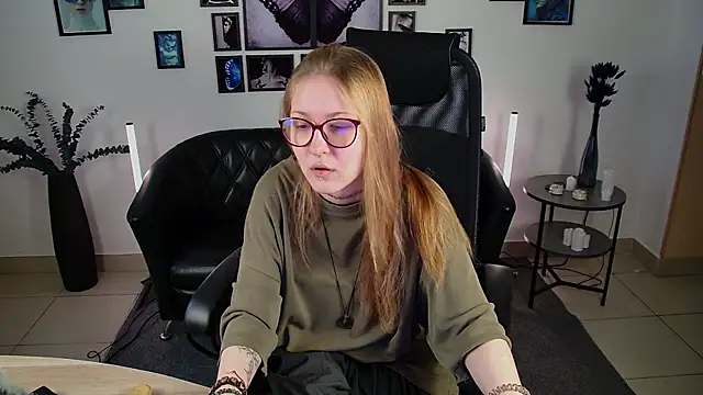 Snapshot of lanafitch chatting on 06-18-26, 11:14 lanafitch online show from 06-18-26, 11:14