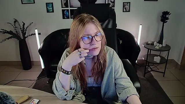 Snapshot of lanafitch chatting on 06-25-26, 01:26 lanafitch online show from 06-25-26, 01:26