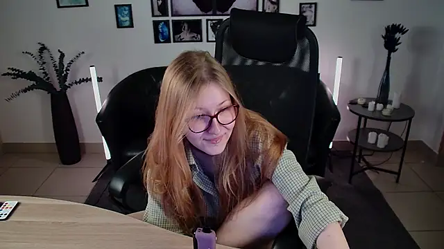 Snapshot of lanafitch chatting on 07-07-26, 11:03 lanafitch online show from 07-07-26, 11:03