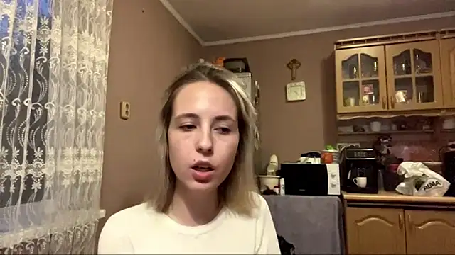 Snapshot of DaphneAmor chatting on 05-14-26, 06:26 DaphneAmor online show from 05-14-26, 06:26