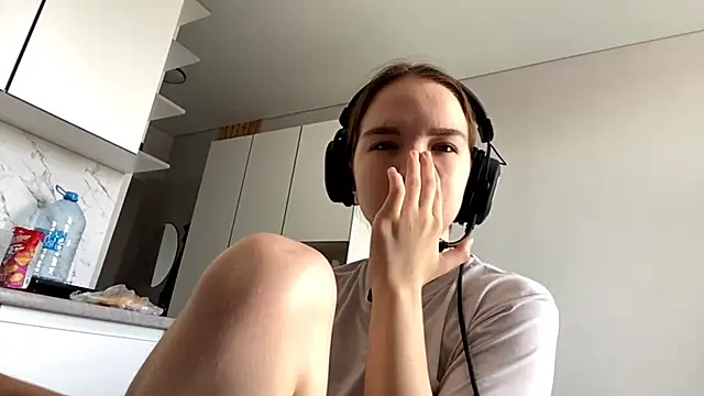 Snapshot of FewerCadre chatting on 06-06-26, 10:31 FewerCadre online show from 06-06-26, 10:31