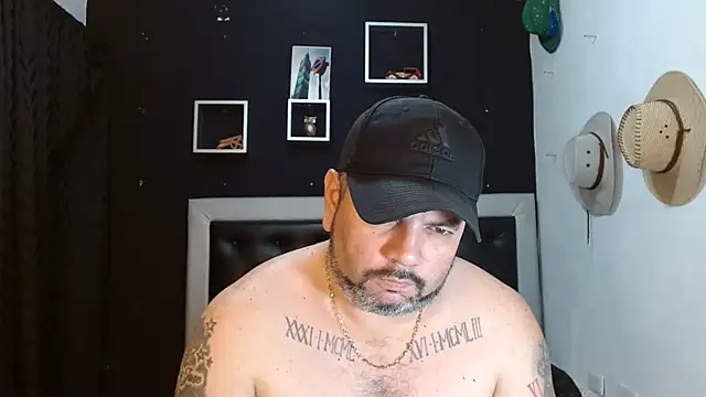 Snapshot of perverseveteranmanxxx chatting on 02-01-25, 01:23 perverseveteranmanxxx online show from 02-01-25, 01:23