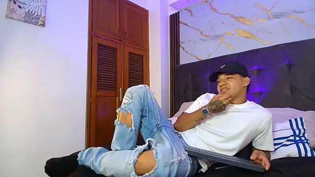 Snapshot of bick_jhonn chatting on 05-14-26, 07:09 bick jhonn online show from 05-14-26, 07:09