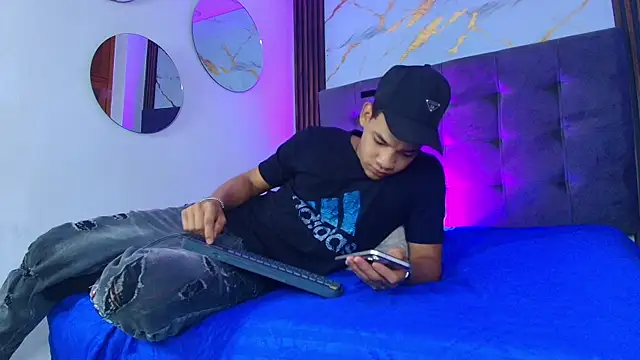 Snapshot of bick_jhonn chatting on 05-30-26, 07:33 bick jhonn online show from 05-30-26, 07:33