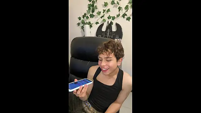 Snapshot of DanteSaint chatting on 05-28-26, 07:44 DanteSaint online show from 05-28-26, 07:44