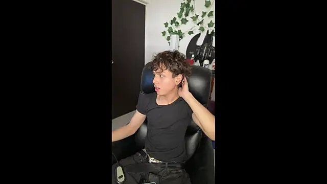Snapshot of DanteSaint chatting on 06-02-26, 05:59 DanteSaint online show from 06-02-26, 05:59