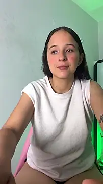 Snapshot of Eilicarver chatting on 07-18-26, 12:53 Eilicarver online show from 07-18-26, 12:53