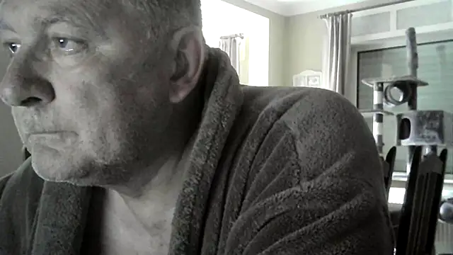 Snapshot of edje59a chatting on 05-12-26, 06:43 edje59a online show from 05-12-26, 06:43