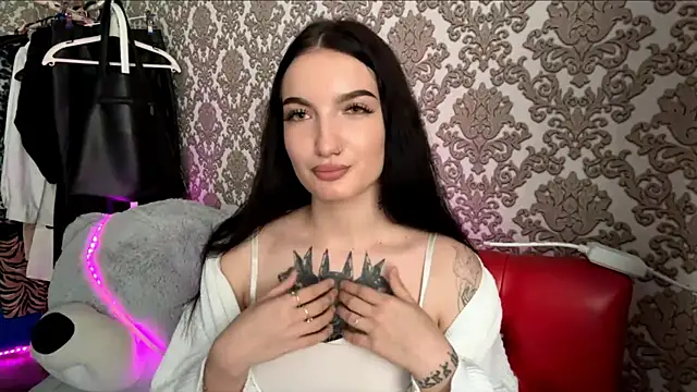 Snapshot of ElizbethLeban chatting on 05-13-26, 10:23 ElizbethLeban online show from 05-13-26, 10:23